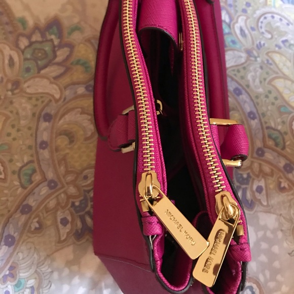 Authentic Michael Kors bag - Picture 2 of 6